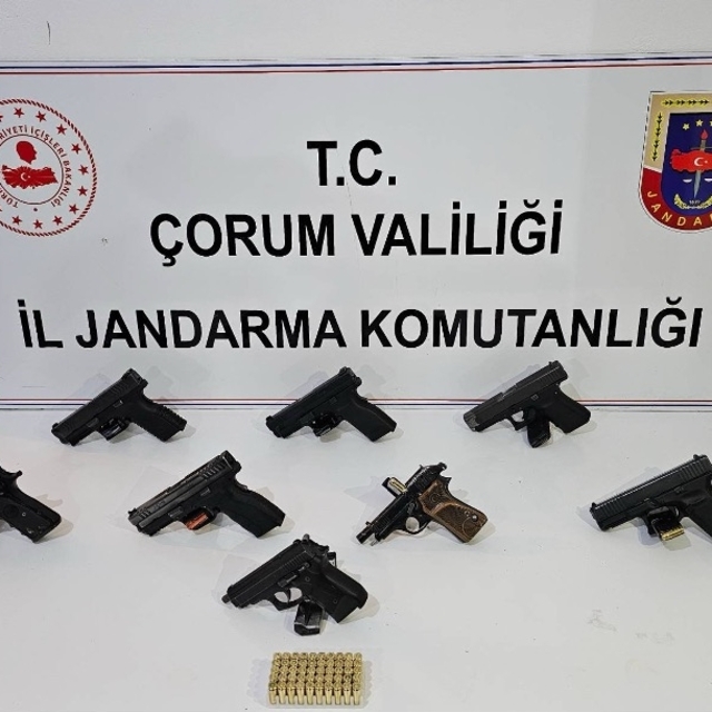 Çorum'da yasa dışı silah ticareti yaptığı belirlenen zanlı tutuklandı