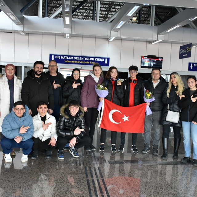 Havalı silahlarda Avrupa üçüncüsü olan Rana Gözübüyük, Erzurum'da çiçeklerl...