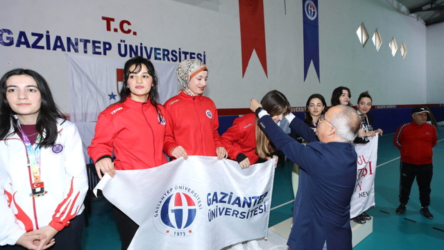 Gaziantep'te üniversiteler arası "Floor Curling Türkiye Şampiyonası" başladı