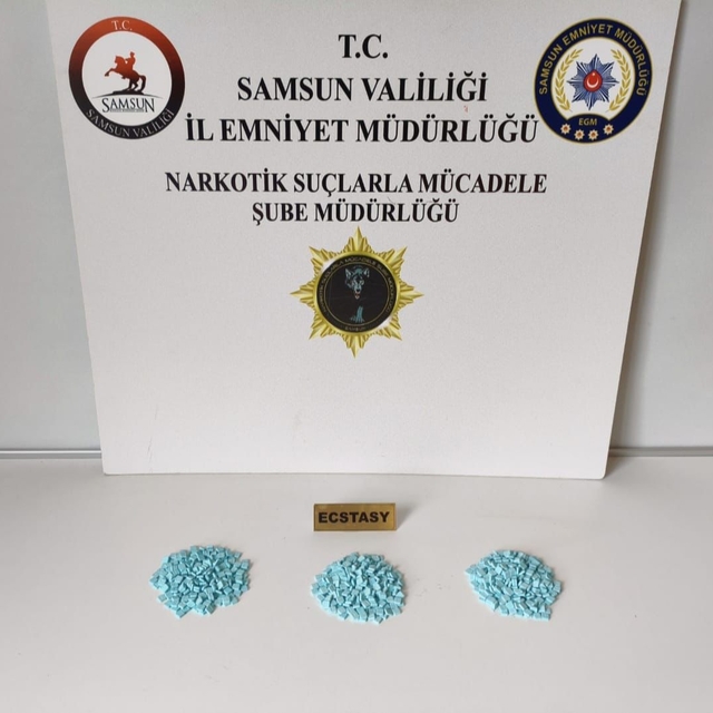 Samsun'da cips paketi ve bisküvi kutusuna gizlenmiş uyuşturucu ele geçirild...