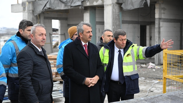 Edirne Valisi Sezer, Kapıkule'deki hızlı tren garı inşaatında incelemede bulundu