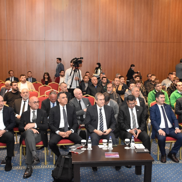 Antalya'da "Araç Kiralama Sektörünün Dünü, Bugünü, Geleceği Paneli" düzenle...