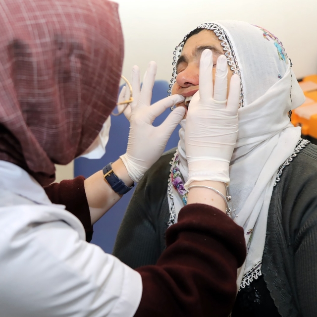 Tokat'ta vatandaşlara diş taraması yapıldı