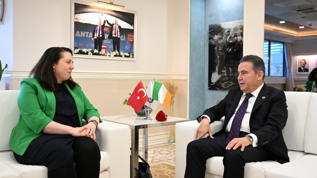 İrlanda'nın Ankara Büyükelçisi Brosnan, Antalya Büyükşehir Belediye Başkanı Böcek'i ziyaret etti