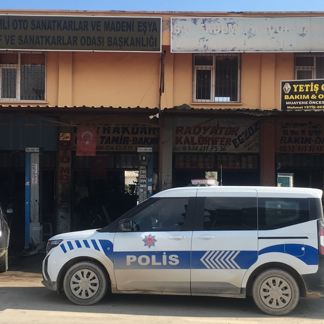 Mersin'de seyir halindeki kamyonun açılan kasa kapağının çarptığı 3 çocuk y...