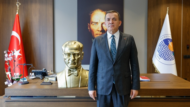 Yenişehir Belediyesi, Paris'te çalınan Atatürk Büstünün yerine yenisini gönderdi