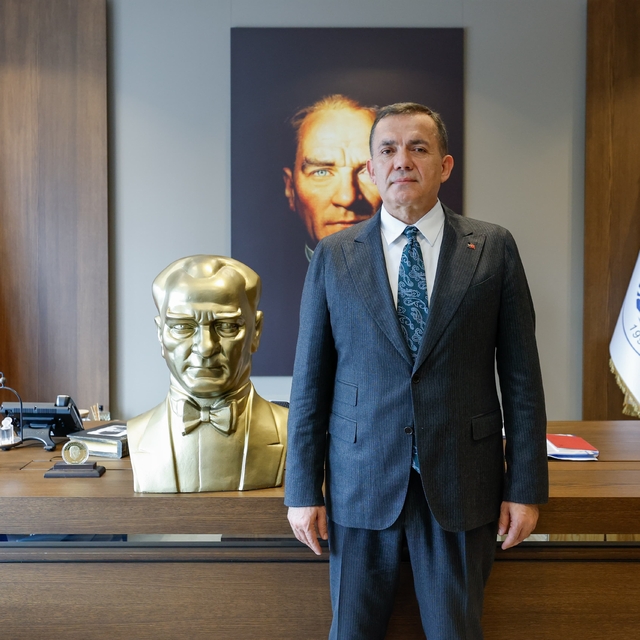 Yenişehir Belediyesi, Paris'te çalınan Atatürk Büstünün yerine yenisini gön...