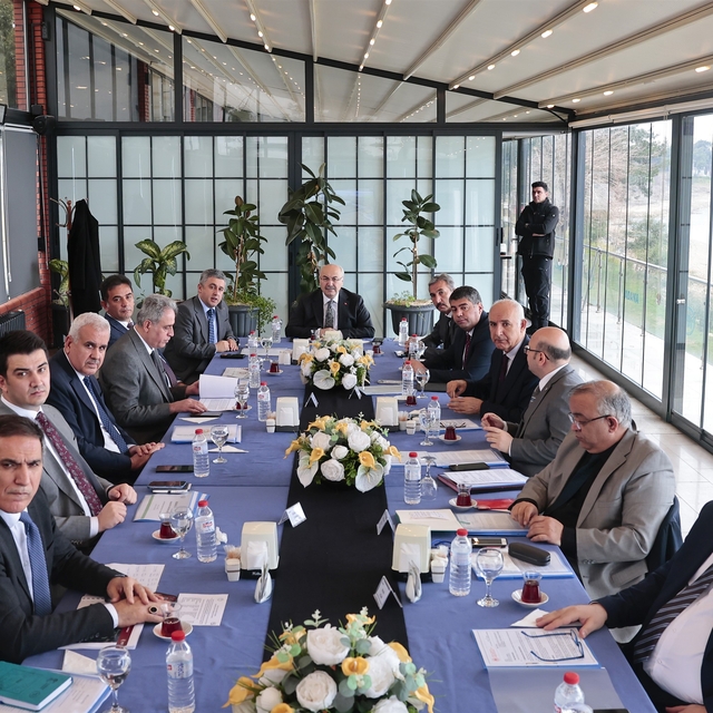 Adana'da kamu arazisini işgal eden 135 yapı yıkıldı