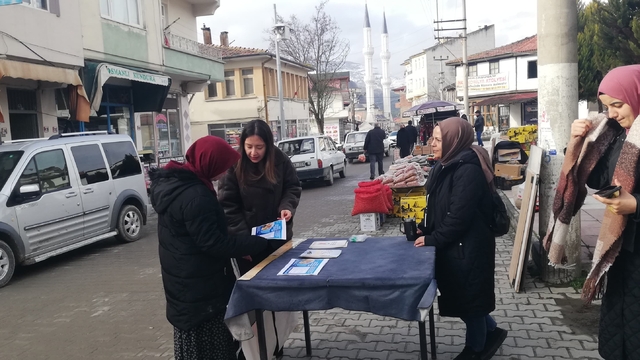 Hanönü'de Uluslararası Çocukluk Çağı Kanserleri Günü kapsamında stant açıldı