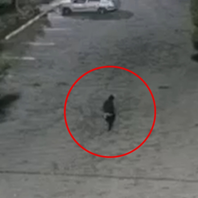 Kadın kıyafeti giyip hırsızlık yapan 'bukalemun' lakaplı şüpheli, suçüstü y...