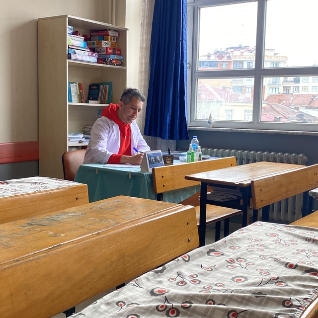 Onur öğretmene Dubai'den 'üstün öğretmen' ödülü