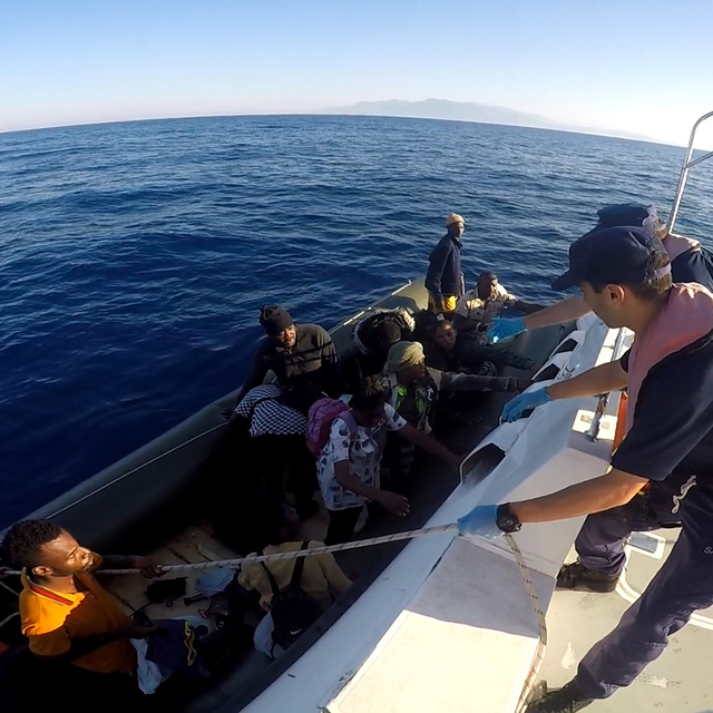 Türkiye'nin denizlerinde 5 yılda 105 bin 437 göçmen kurtarıldı