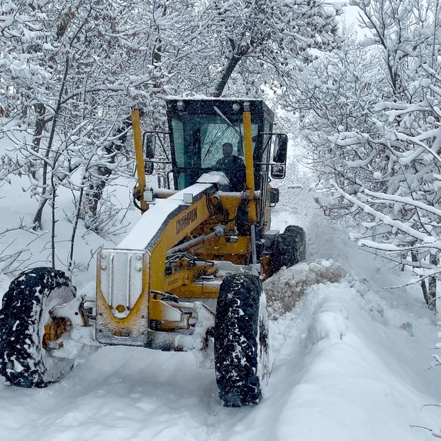 Doğu'da kar esareti; 2 bin 666 yerleşim yeri ulaşıma kapandı