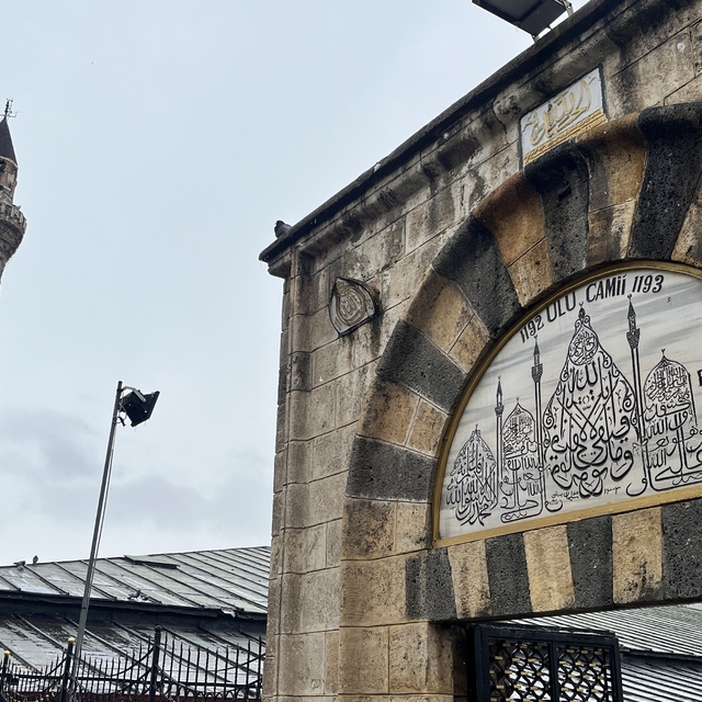 Tarihi Ulu Cami'nin minaresinde 5 yıldır 'eğilme' gözlenmedi