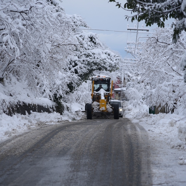 Giresun Belediyesi'nin karla mücadele çalışmaları sürüyor