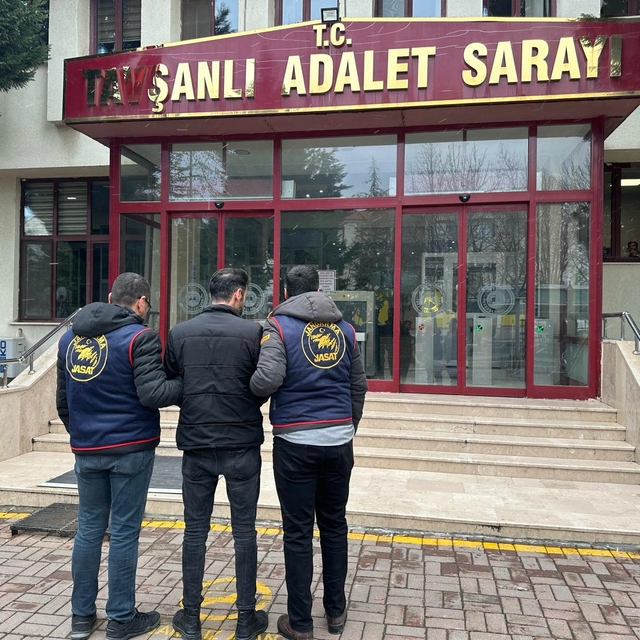 Kütahya'da 11 yıl 8 ay kesinleşmiş hapis cezası bulunan hükümlü yakalandı