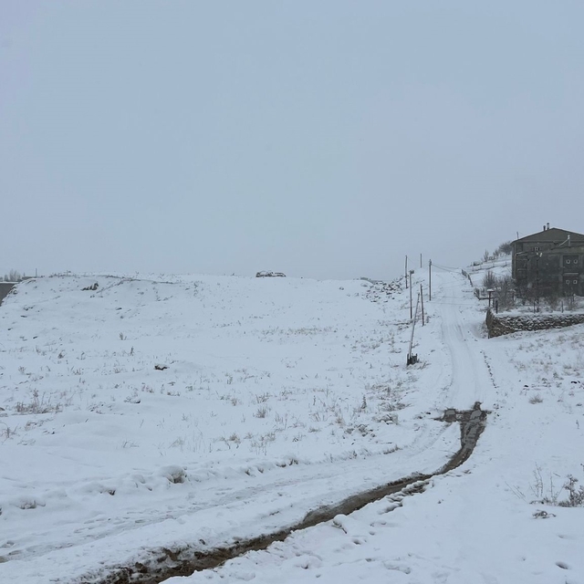 Hakkari'de 82 yerleşim yeri kar nedeniyle ulaşıma kapandı