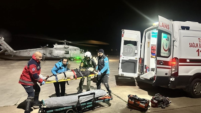 Gökçeada'da rahatsızlanan kişi askeri helikopterle Çanakkale'ye getirildi