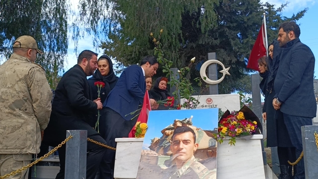 Şehit Teğmen Ali Emre Fırıncıoğulları, Samandağ'da mezarı başında anıldı