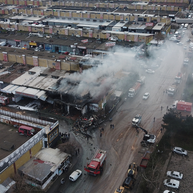 Bursa'da otomotiv yağ bayisinde yangın (4)
