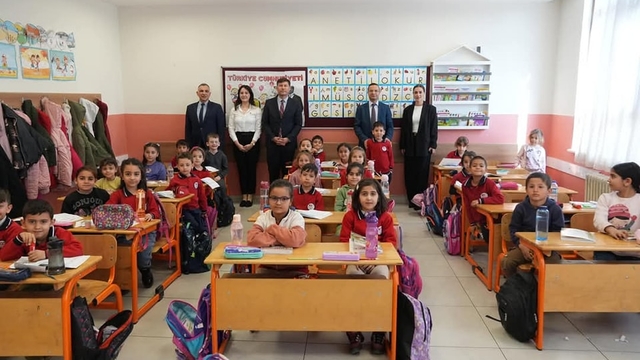 Cizre Kaymakamı Baycar 100.Yıl İlkokulunu ziyaret etti