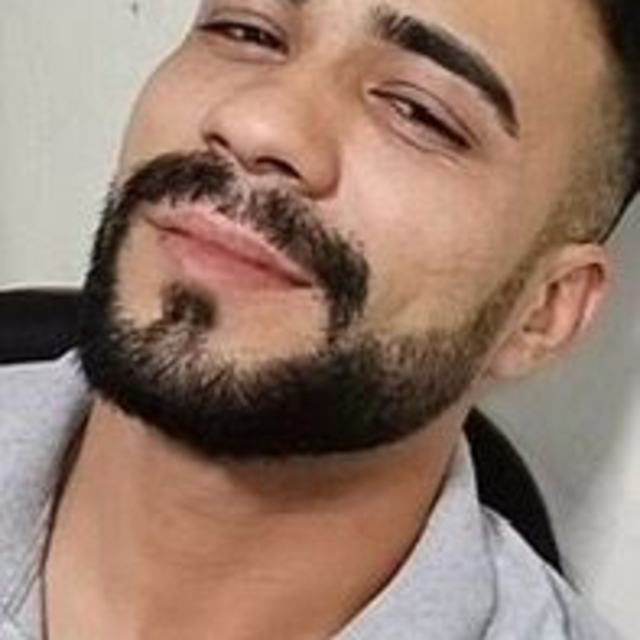 Kaza sonrası polis aracına alınan alkollü sürücü, sakladığı tabancasıyla in...