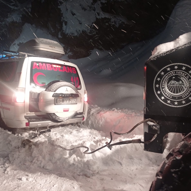 Ahırda büyükbaş hayvanı tarafından yaralanan kişi 4 saatlik çalışma sonucu...