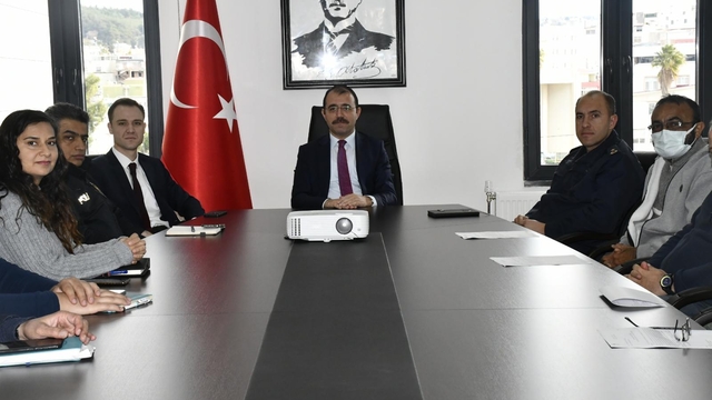 Kadirli Kaymakamı Erdinç Dolu, turp üreticileriyle buluştu