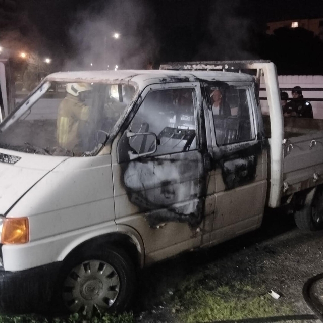 İzmir'de park halindeki kamyoneti kundaklayan şüpheli yakalandı