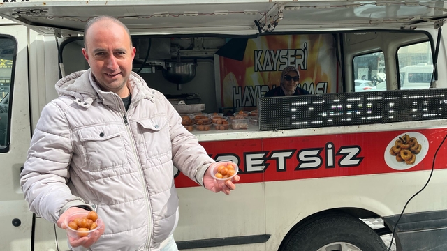 3 yıldır çekişmeli süren boşanma davası sonuçlanınca lokma dağıttı