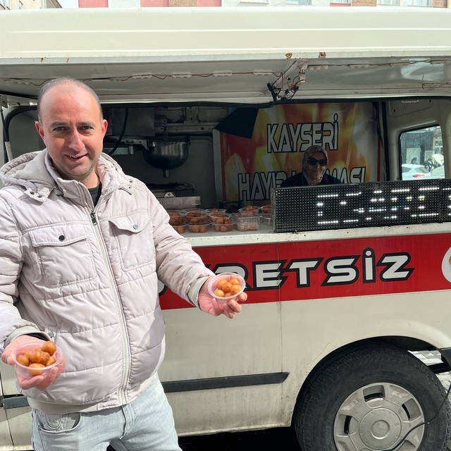 3 yıldır çekişmeli süren boşanma davası sonuçlanınca lokma dağıttı