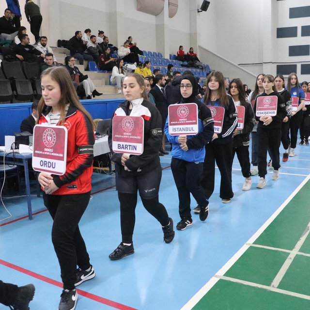 Halter şampiyonasında buruk seremoni