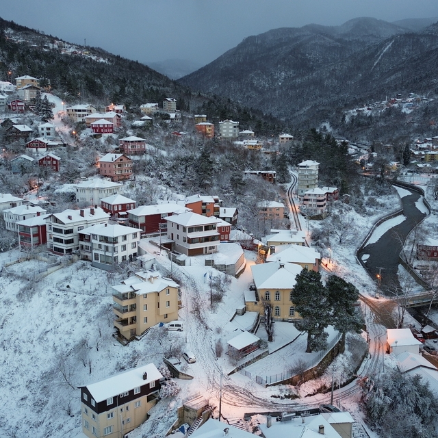 Kastamonu'da kar yağışının ardından oluşan manzara dronla görüntülendi