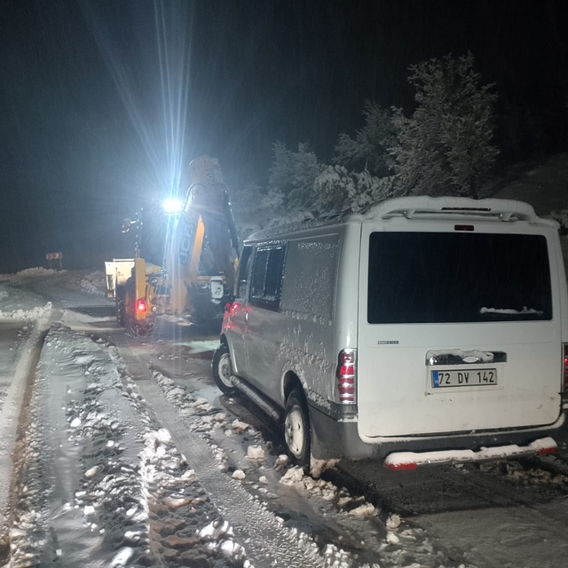 Siirt'in 3 ilçesindeki 84 yerleşim birimine ulaşım sağlanamıyor
