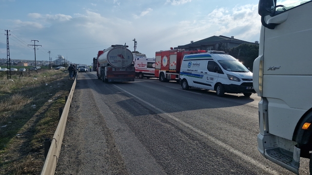 Tekirdağ'da Tır ve Otomobil Çarpışması 1 Ölü 2 Yaralı