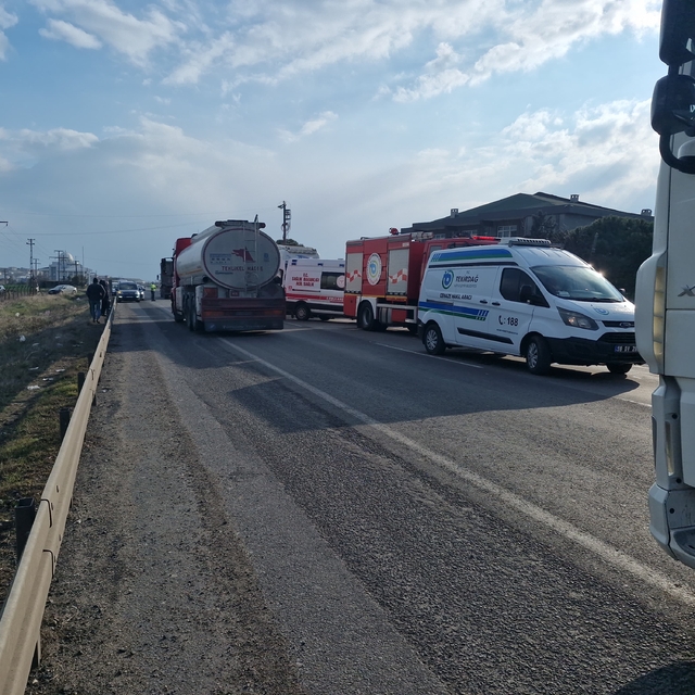 Tekirdağ'da tır ile otomobil çarpıştı, 1 kişi öldü, 2 kişi yaralandı