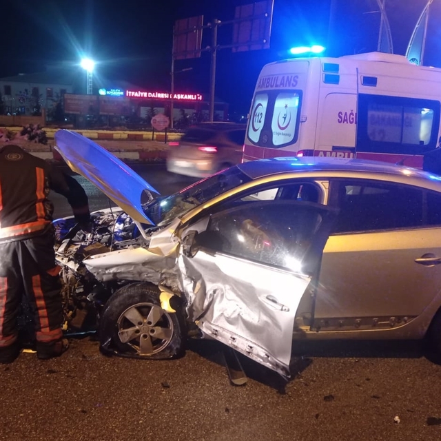 Malatya'da 2 otomobil çarpıştı, 5 kişi yaralandı