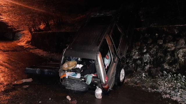 Kocaeli'de uçuruma düşen cipin sürücüsü yaralandı