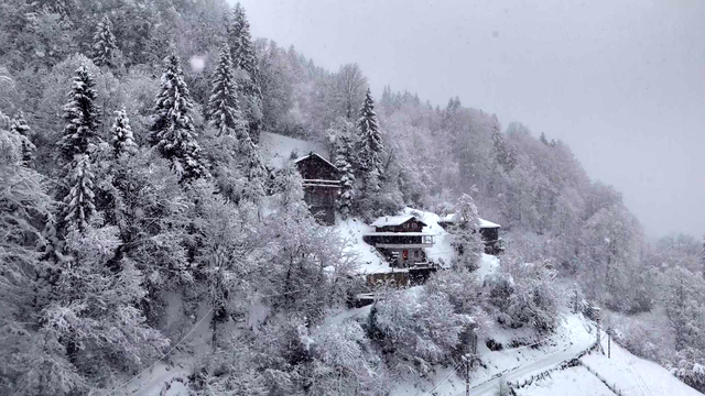 Karadeniz'de kar güzelliği dron kamerasında