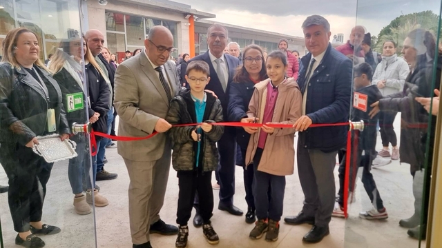 Çiğli'de çevre dostu Egekent İlkokulu yeni binasında eğitime başladı