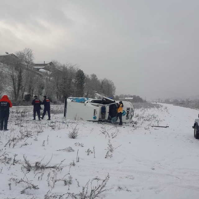 Bartın'da kar yağışı nedeniyle okullar tatil edildi
