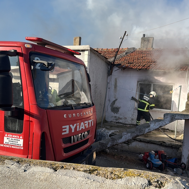 Edirne'de müstakil ev yangında kullanılamaz hale geldi