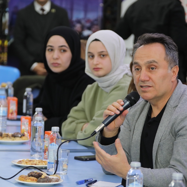 TOGÜ Rektörü Yılmaz, üniversite öğrencileriyle bir araya geldi