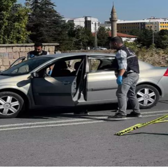 Eski eşini, 8 yaşındaki kızının gözü önünde tabancayla yaralayan sanığa 18...