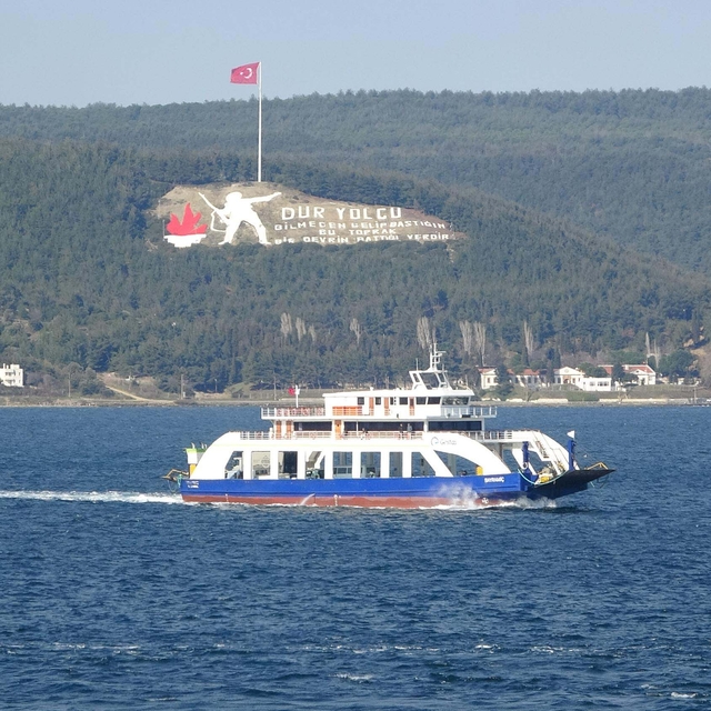 Gökçeada feribot seferlerine 'fırtına' engeli