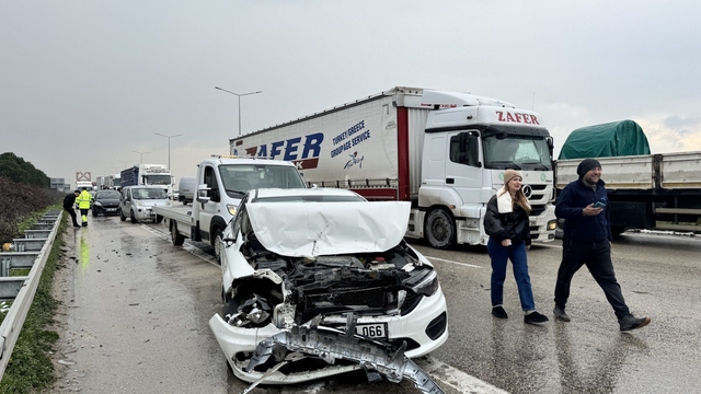 Bursa'daki kar yağışı trafik kazalarına neden oldu