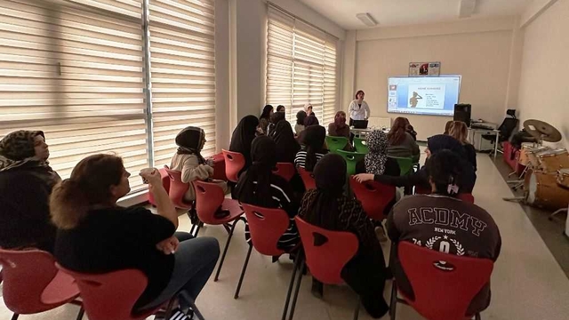 Tekirdağ'da kadın kursiyerlere sağlık eğitimi verildi