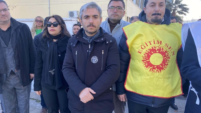 Öğretmeni dersten çıkarıp darbeden 2 şüpheli tutuklandı