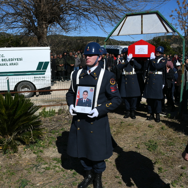 Osmaniye'de trafik kazasında ölen uzman çavuşun cenazesi toprağa verildi