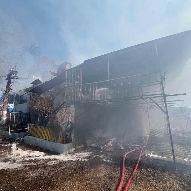 Osmaniye'de evde çıkan yangın söndürüldü